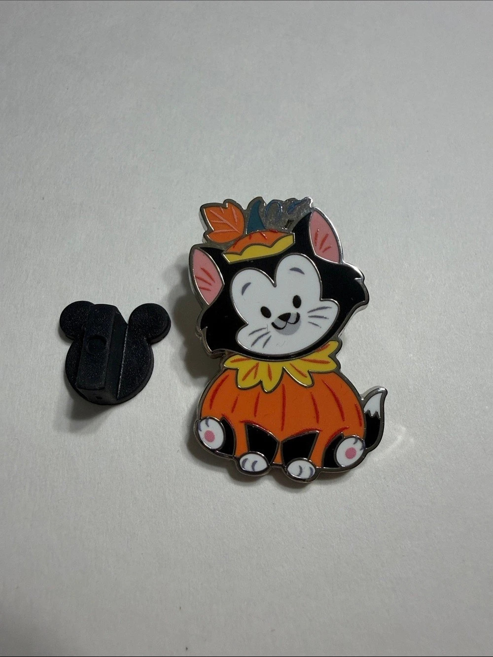 Disney figaro cat Halloween Pumpkin Pin Orange & Black